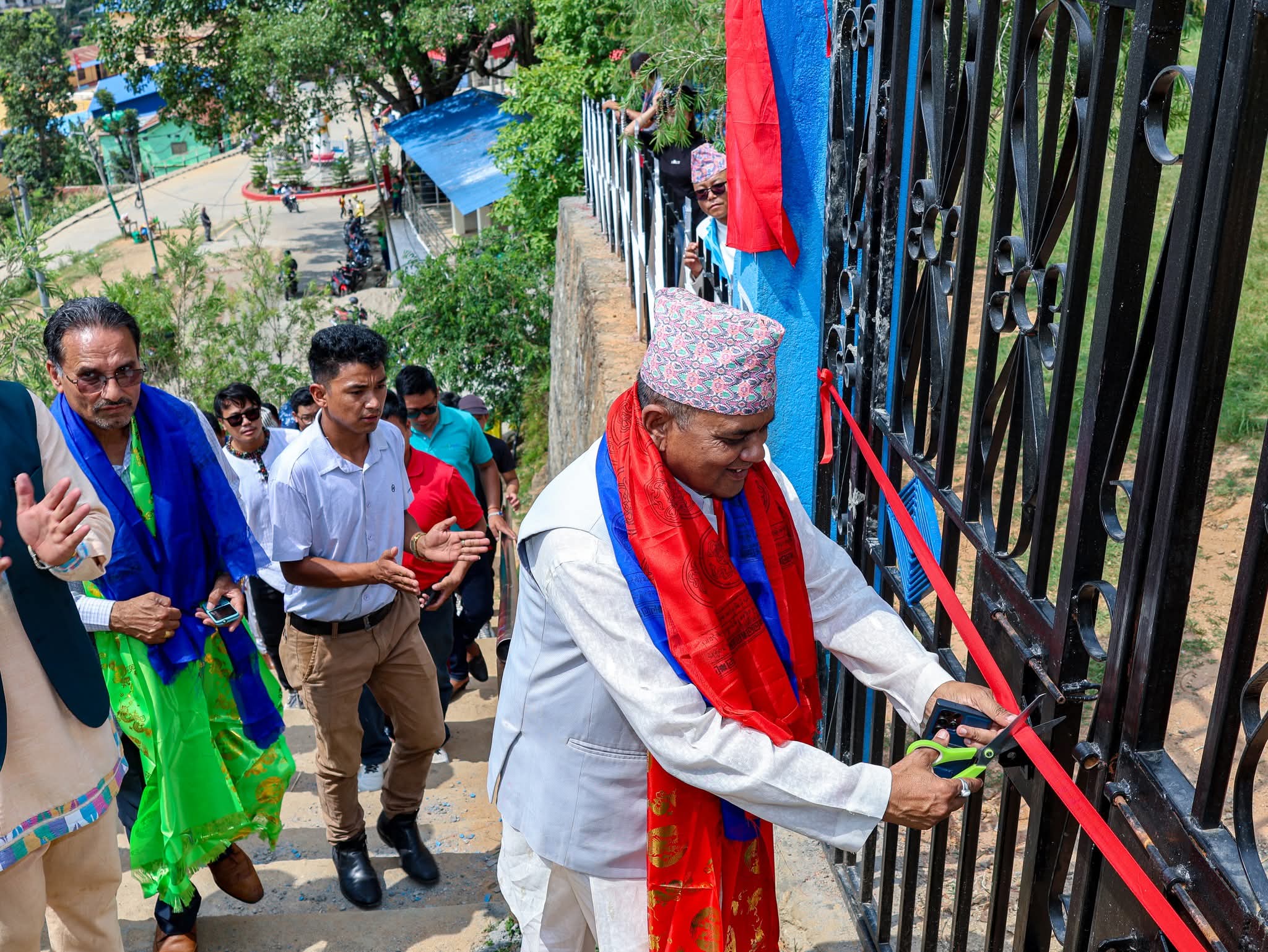 चुम्लुङ गेटको उद्घाटन, सिरिजंगा सिंह थेवेको सालिक निर्माणको शिलान्यास