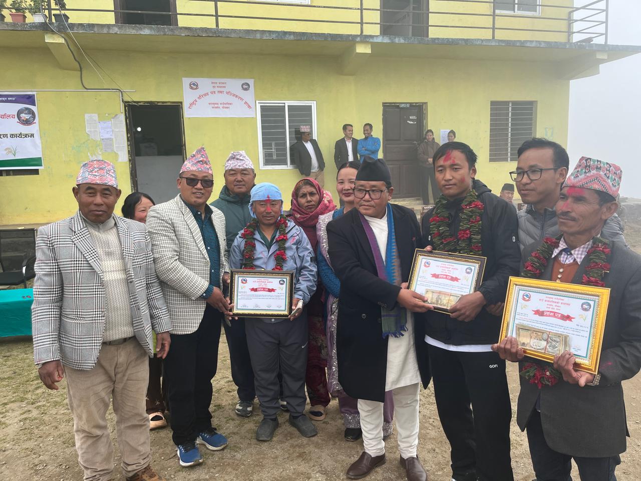 ३ हजारभन्दा बढी मुरी धान उत्पादन, फाल्गुनन्दका ५८ किसान सम्मानित